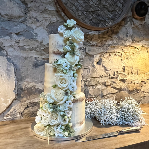 All white flower weddings. A guide for 2025 and 2026 couples